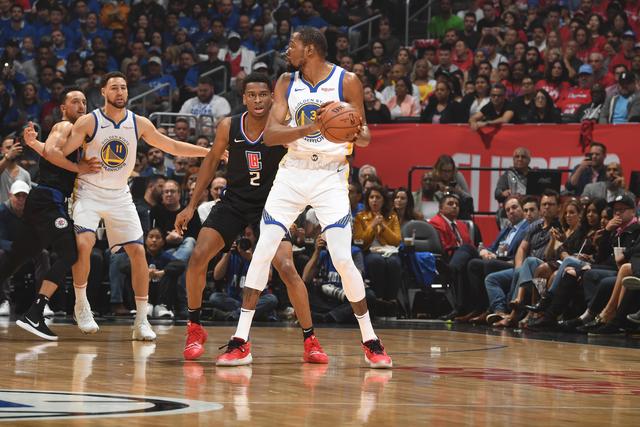 库里缺阵戴维斯12+10 勇士大胜活塞豪取4连胜